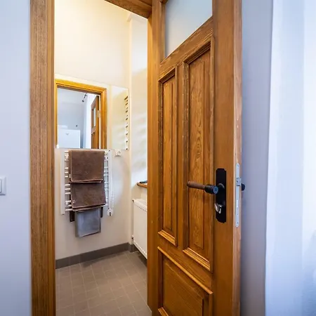 Stories Writer's Ap 40sqm Renovated Free Parking Apartment Riga