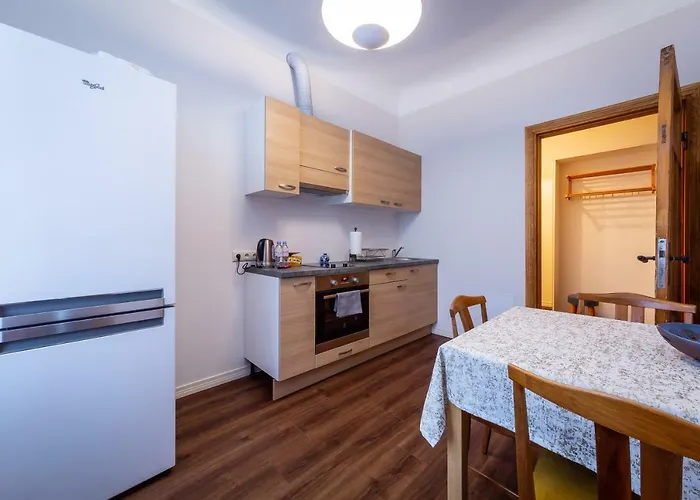 Stories Writer's Ap 39,5sqm Renovated Free Parking * Рига