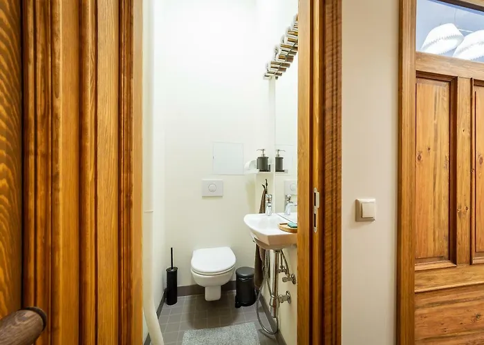 Апартаменты Stories Writer's Ap 39,5sqm Renovated Free Parking